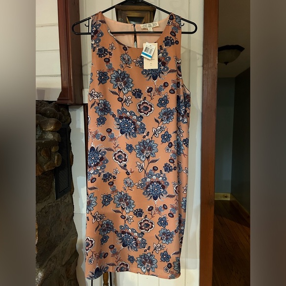 Women’s dress - Picture 2 of 2